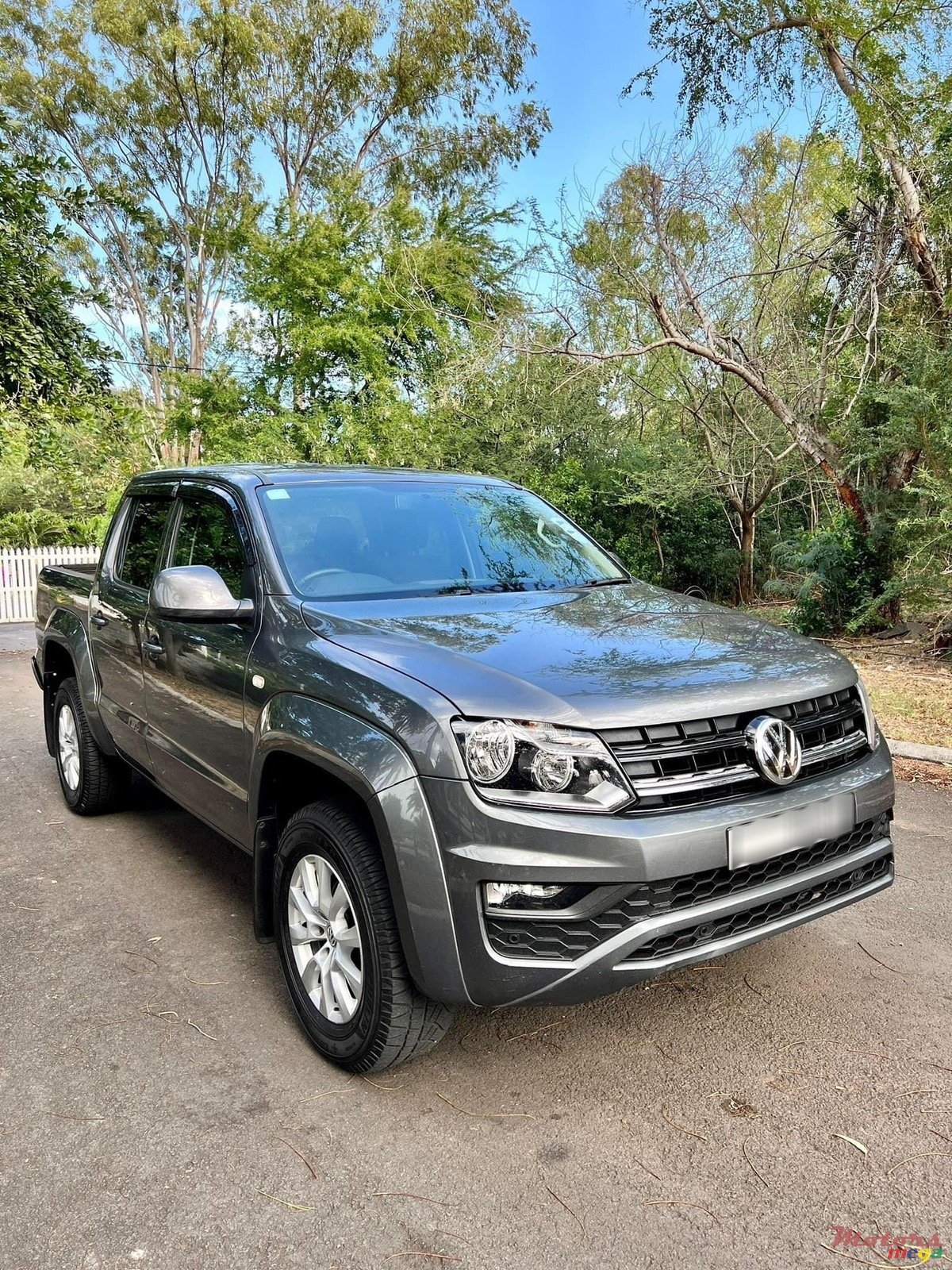 2018' Volkswagen Amarok photo #2