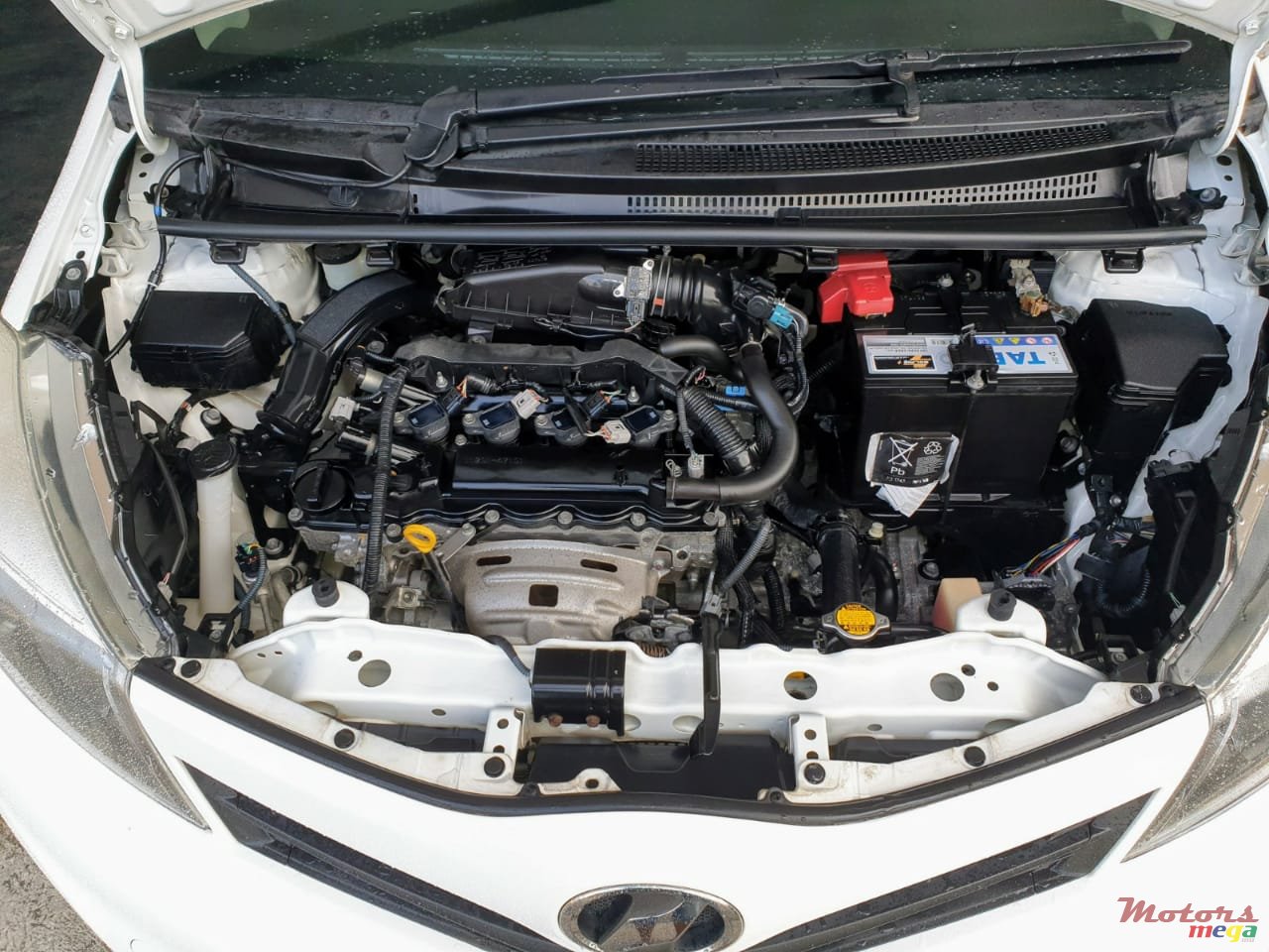 2013' Toyota Vitz photo #7