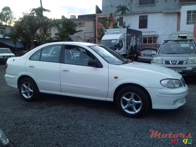 2000' Nissan N16 photo #3