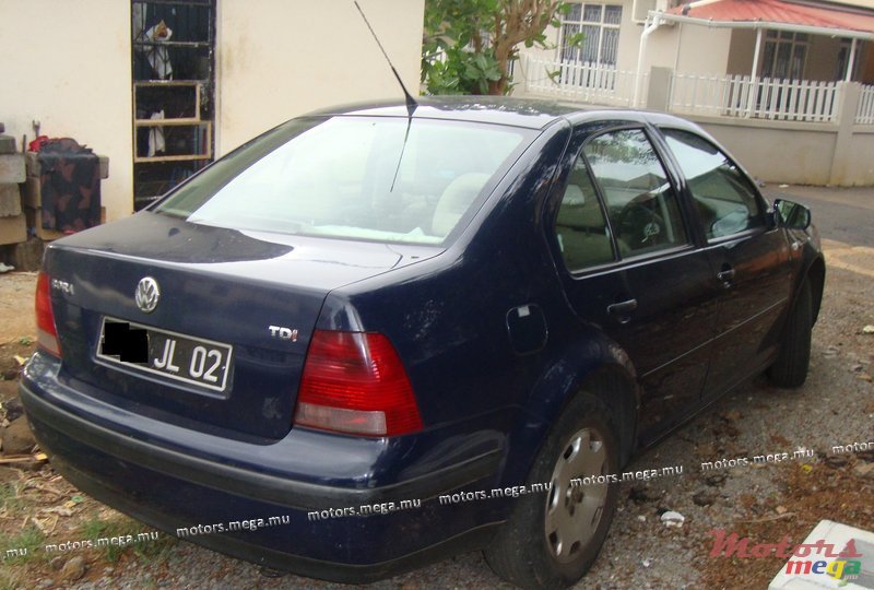 2002' Volkswagen Jetta photo #2