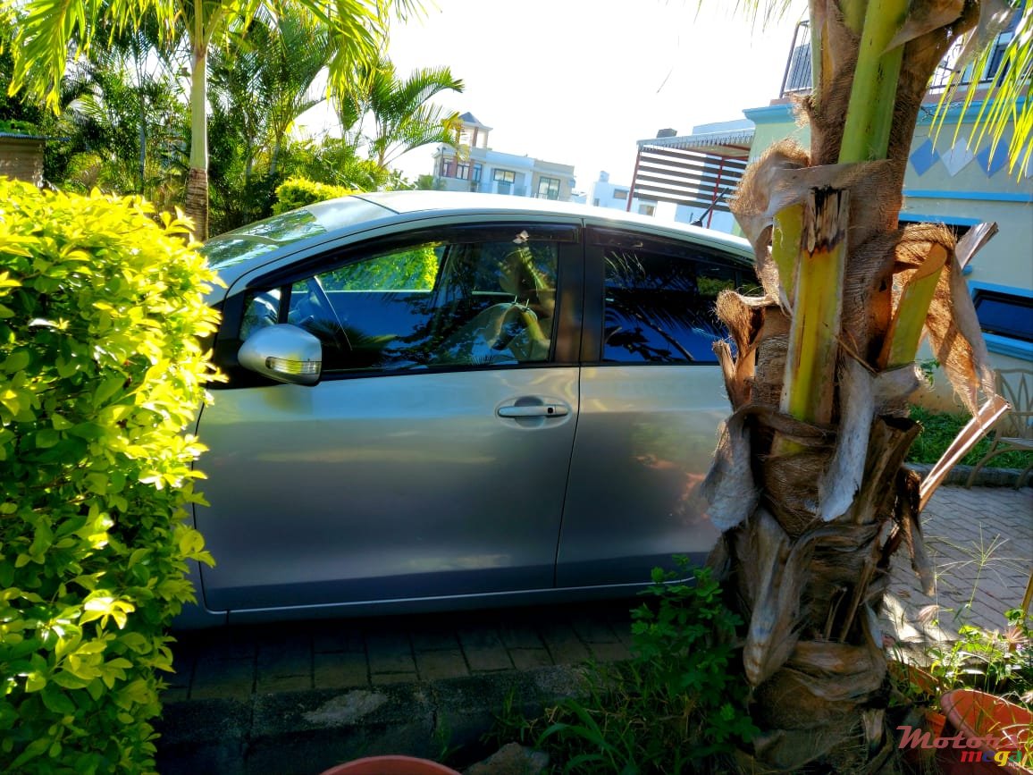 2009' Toyota Vitz Jant cosmic photo #4