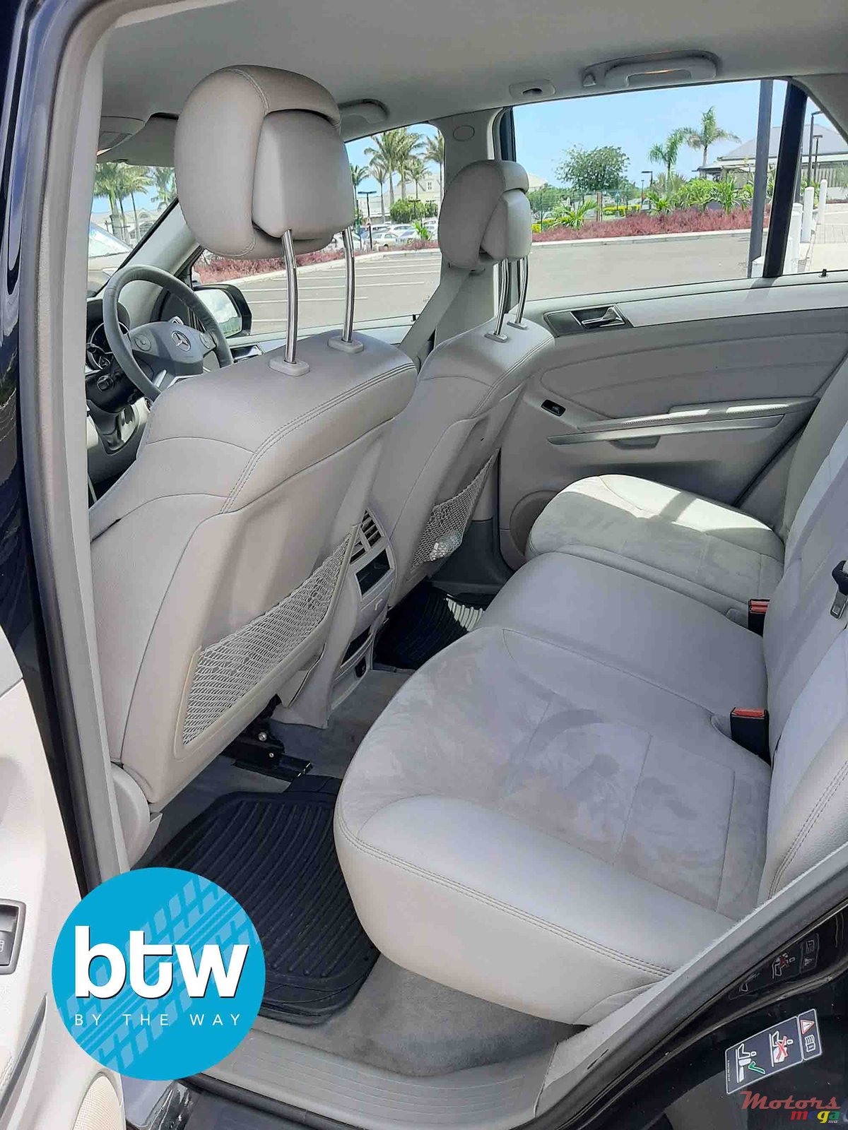 2010' Mercedes-Benz ML 350 photo #4