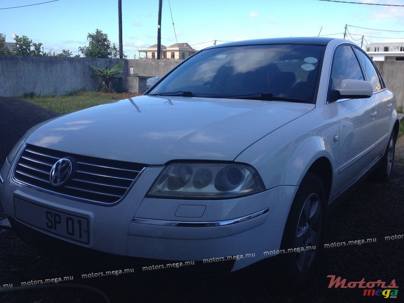 2001' Volkswagen Passat Highline 1.9TDI photo #2