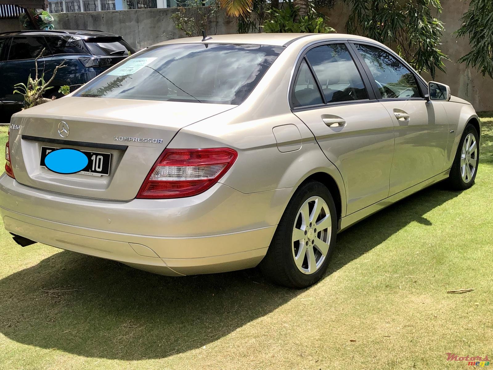 2010' Mercedes-Benz C-Class photo #3