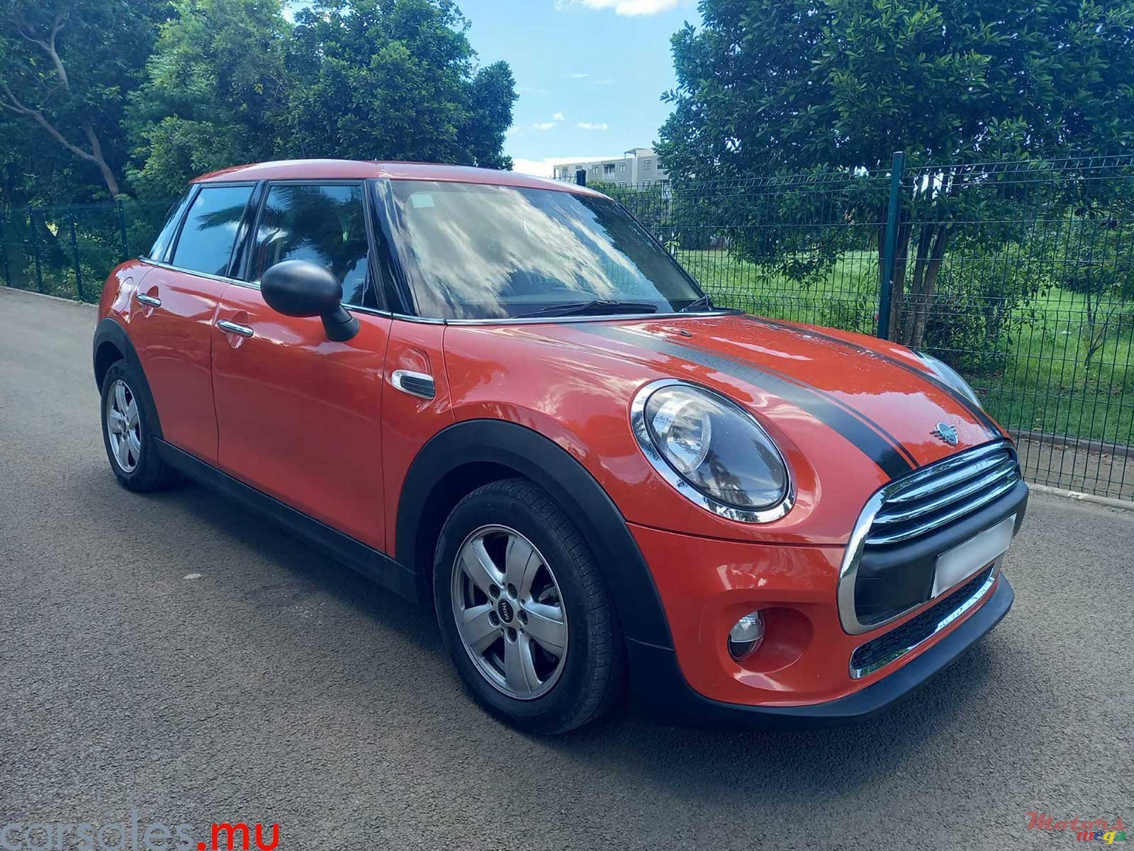 2020' MINI One 5 Doors photo #2