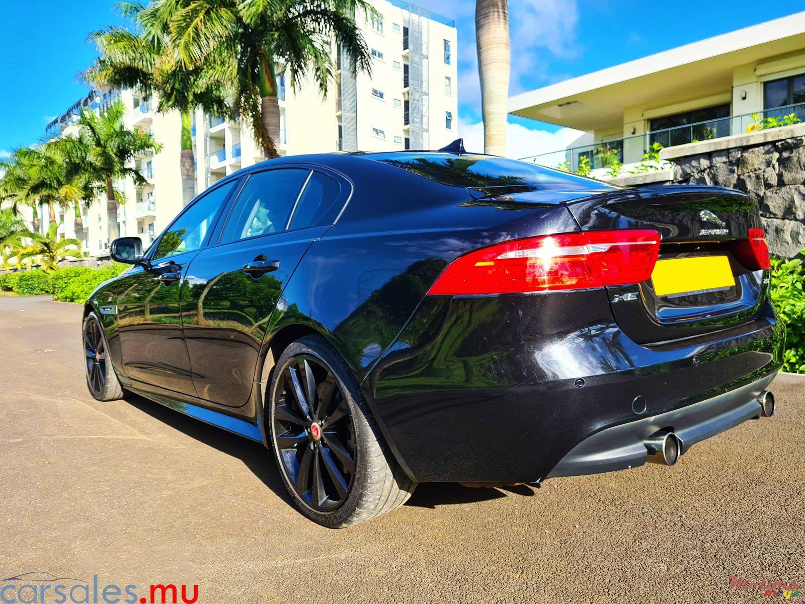 2016' Jaguar XE 25t R-Sport photo #2