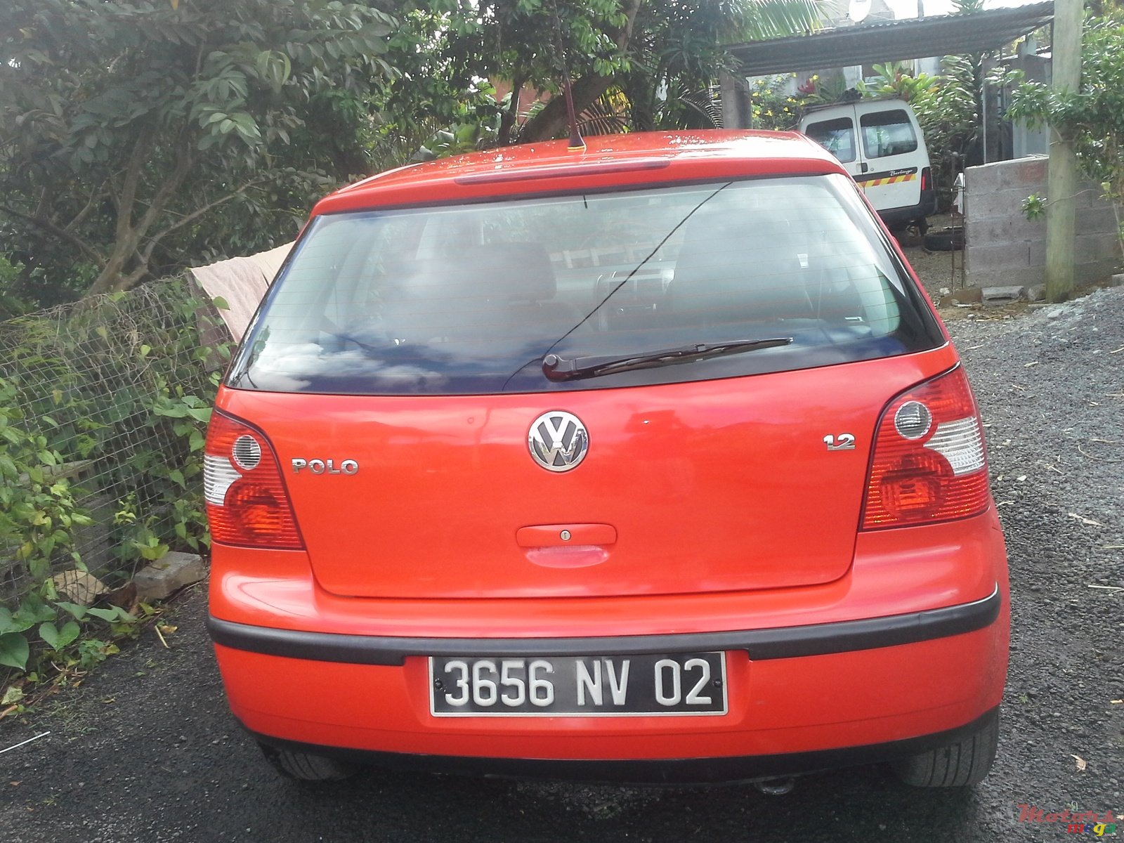 2002' Volkswagen Polo photo #1