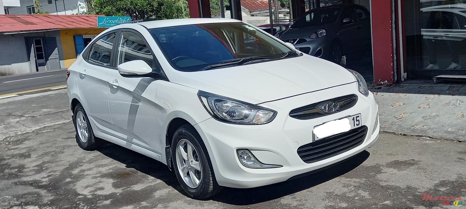 2015' Hyundai Accent photo #3