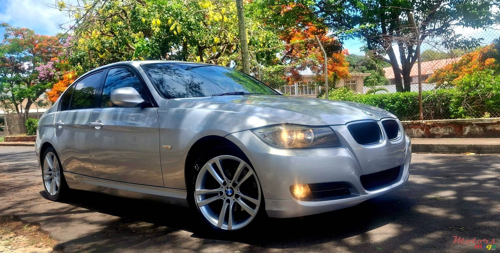 2011' BMW 316 photo #1