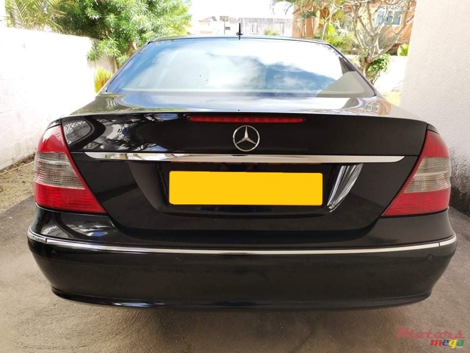 2007' Mercedes-Benz E-Class E200 photo #2