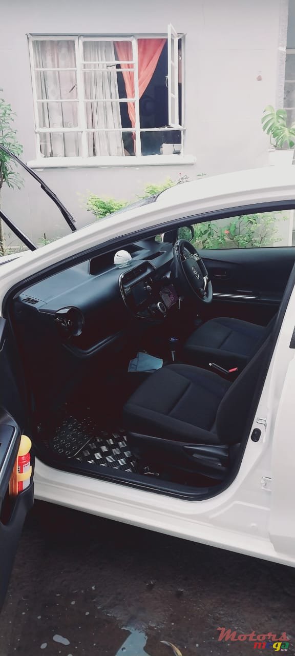 2017' Toyota Aqua photo #3