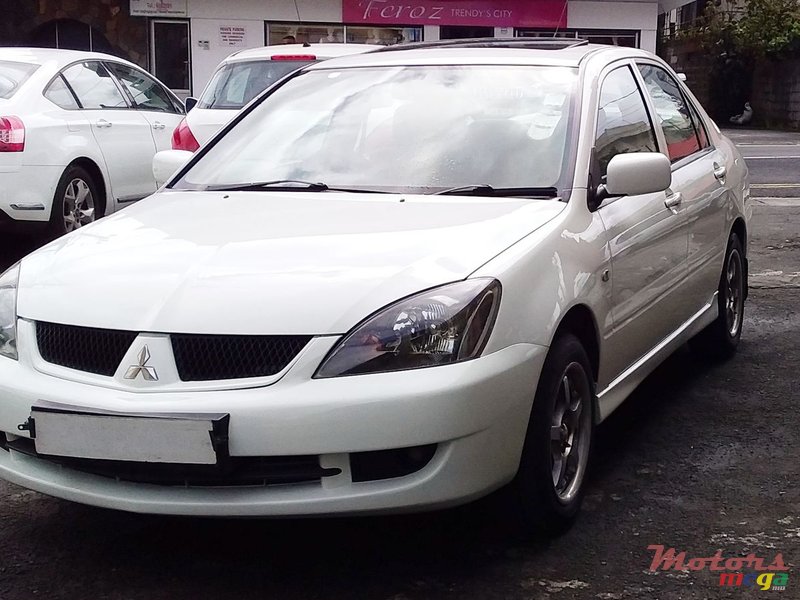 2010' Mitsubishi Lancer photo #2