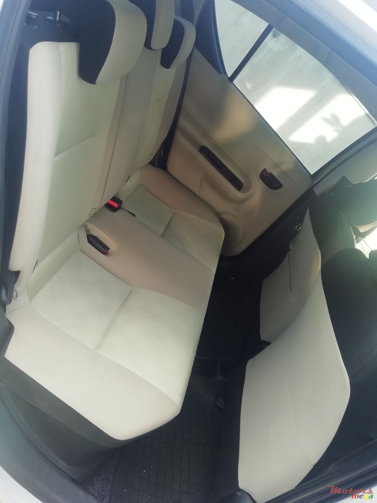 2015' Toyota Aqua photo #4