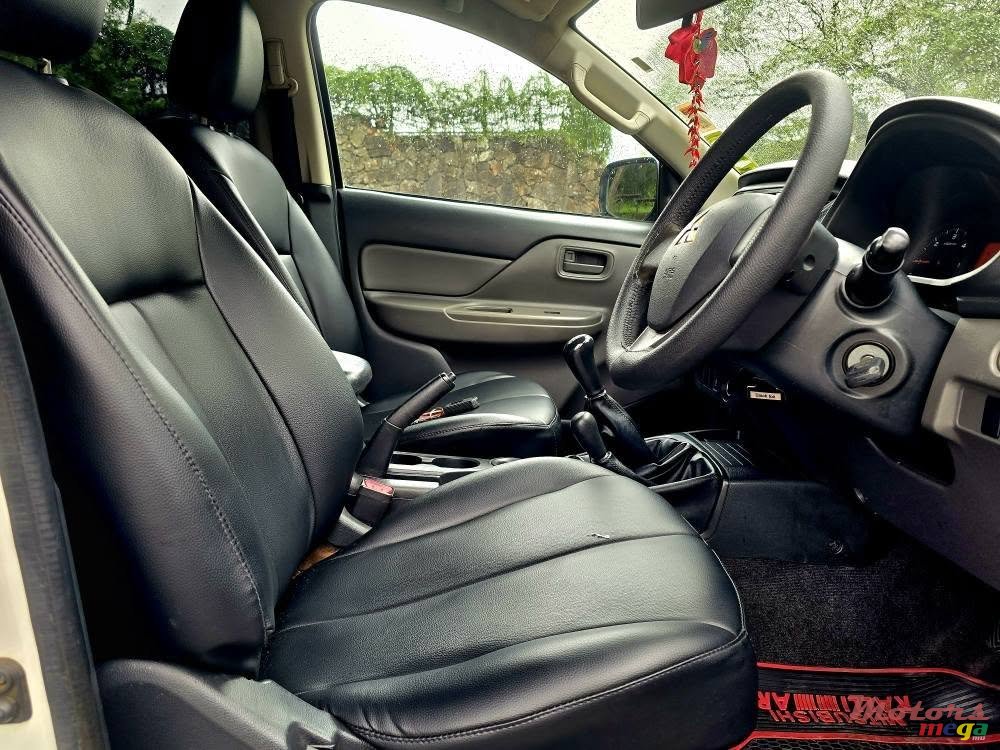 2017' Mitsubishi L200 photo #6