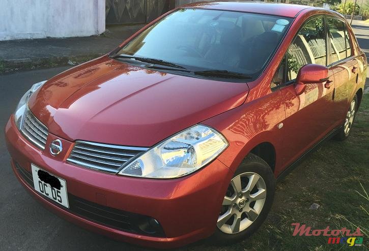 2005' Nissan Tiida photo #1