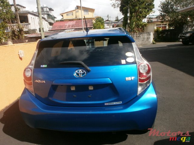 2013' Toyota Prius aqua japan photo #4