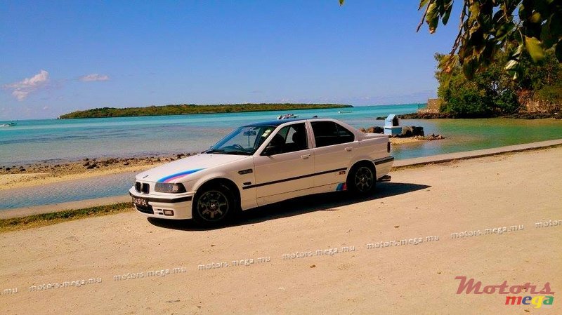 1994' BMW 3 Series Sedan photo #1