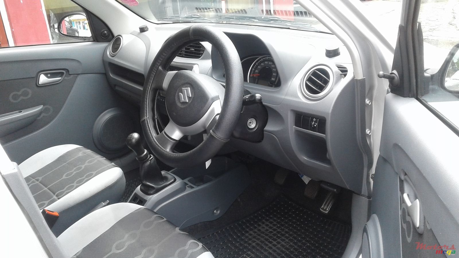 2015' Suzuki Alto photo #4