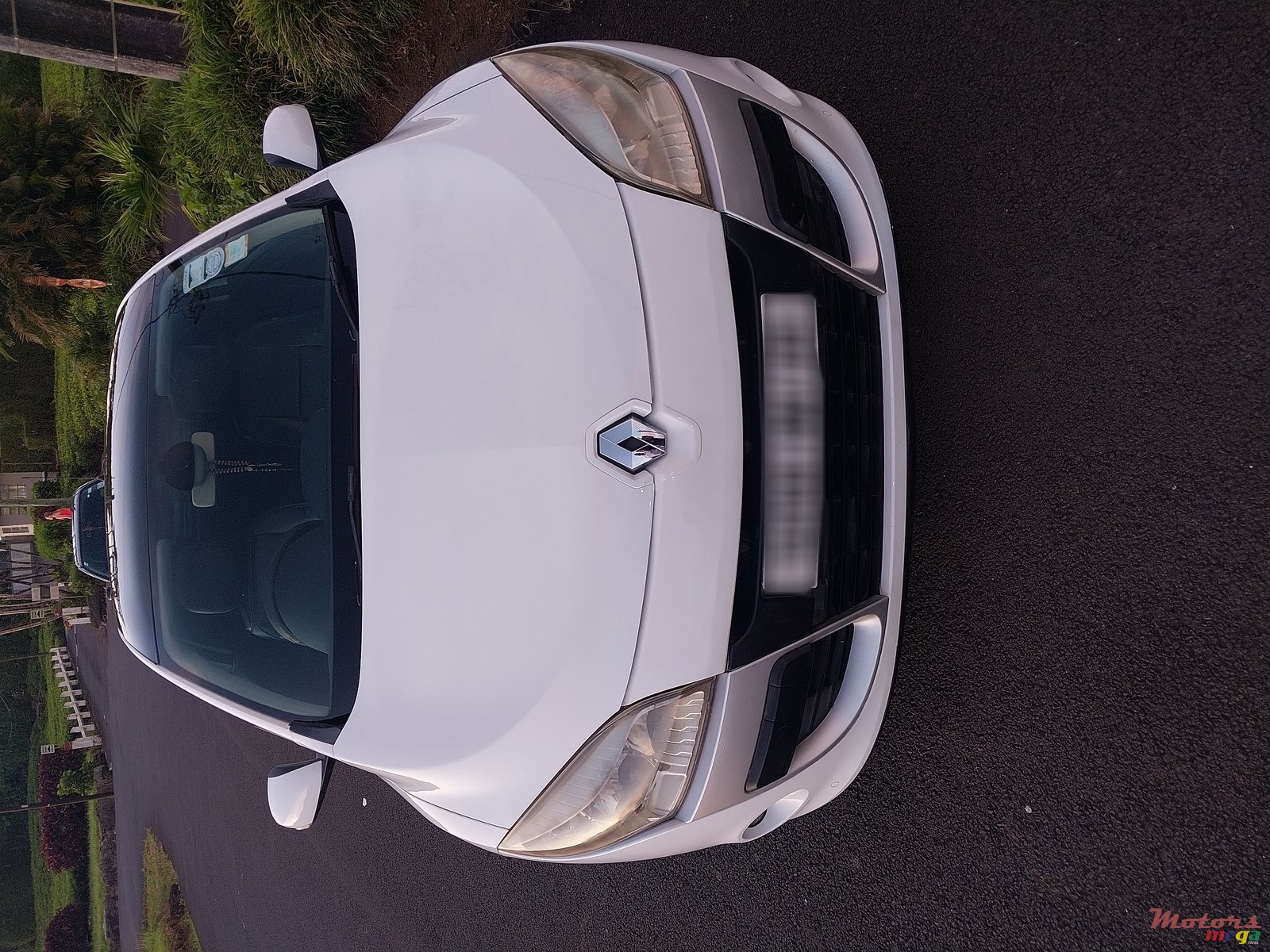 2009' Renault Megane RS photo #3