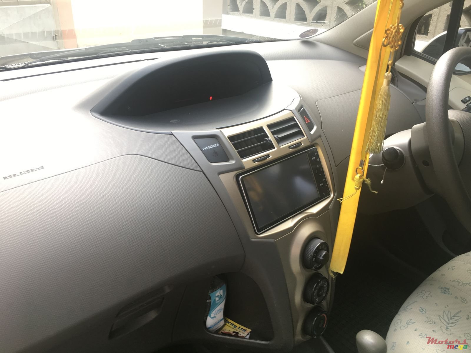 2010' Toyota Vitz photo #4