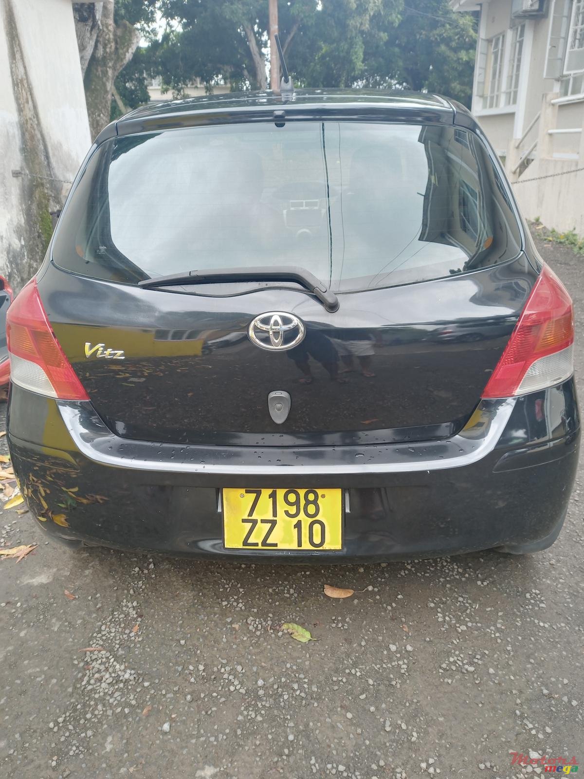 2010' Toyota Vitz photo #1