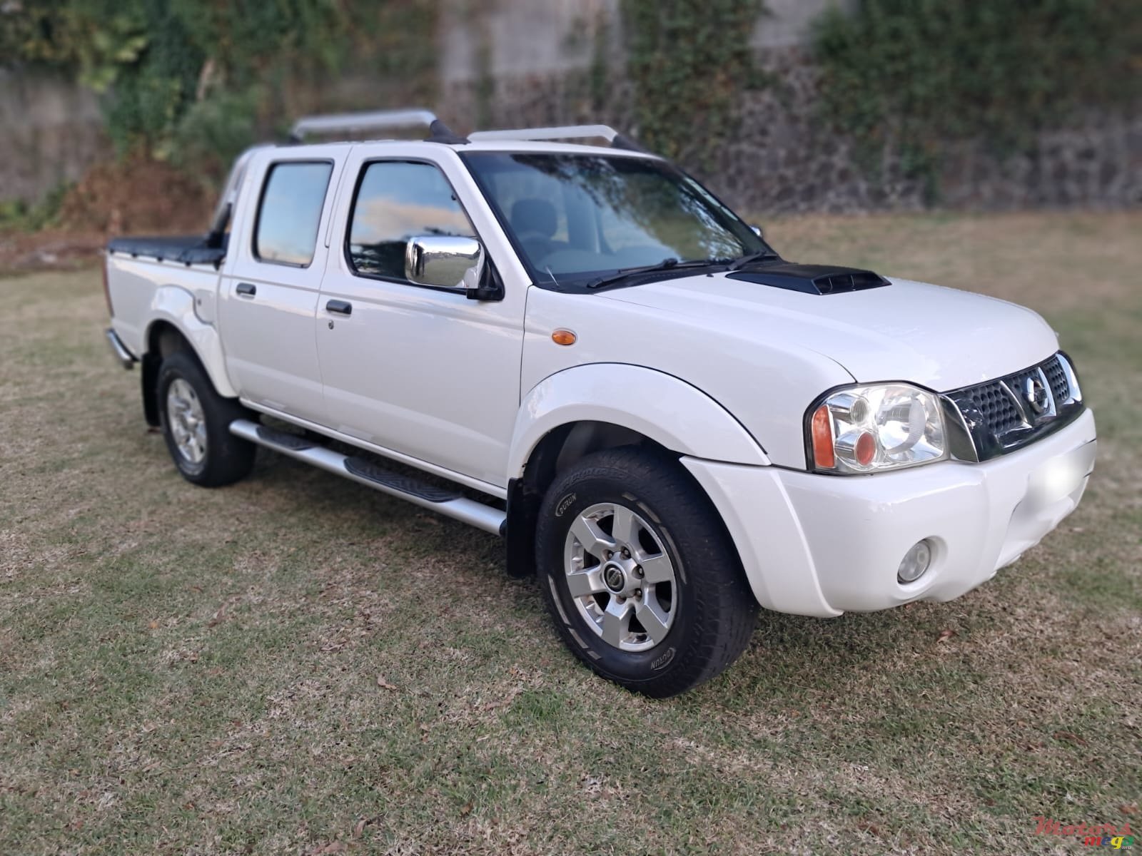 2017' Nissan NP300 2×4 Hardbody Predator photo #2