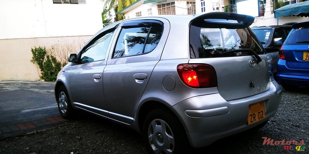 2002' Toyota Vitz photo #4