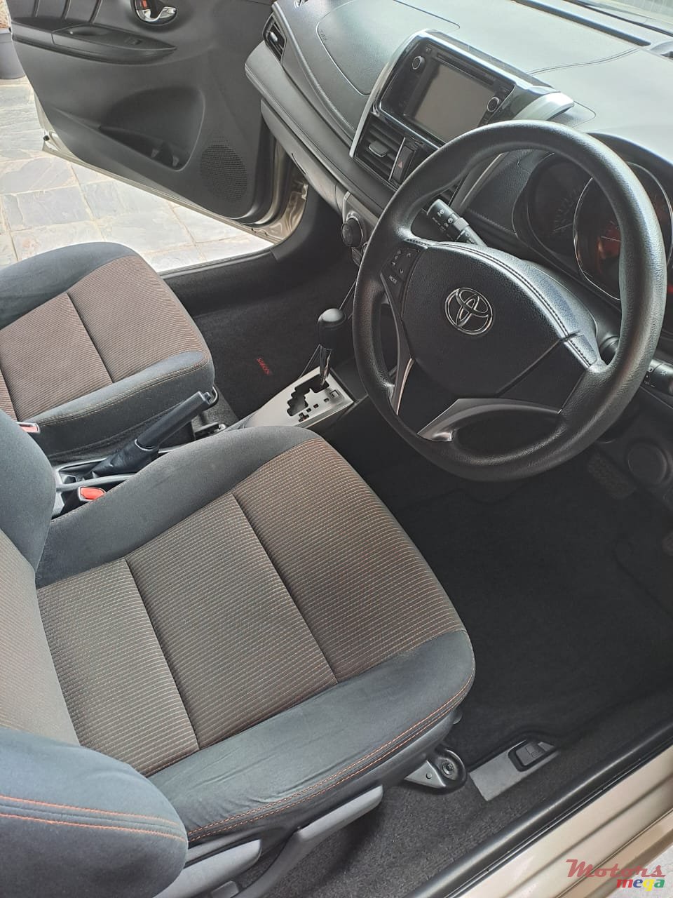 2016' Toyota Yaris photo #3