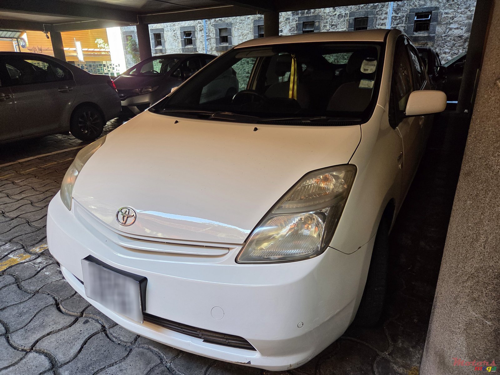 2012' Toyota Prius photo #2