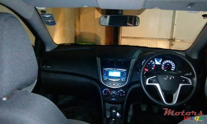 2012' Hyundai Accent photo #2