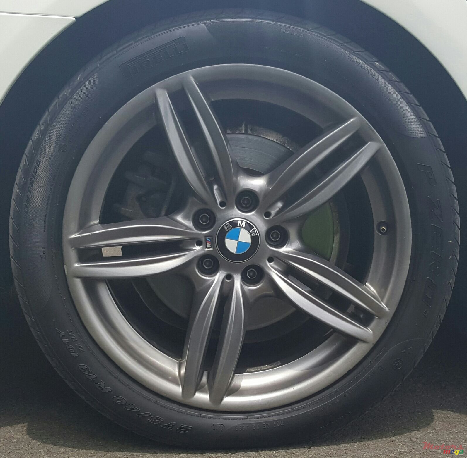 2010' BMW 5 Series photo #6