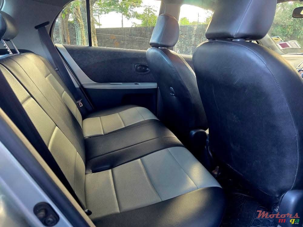 2009' Toyota Vitz Facelift photo #7