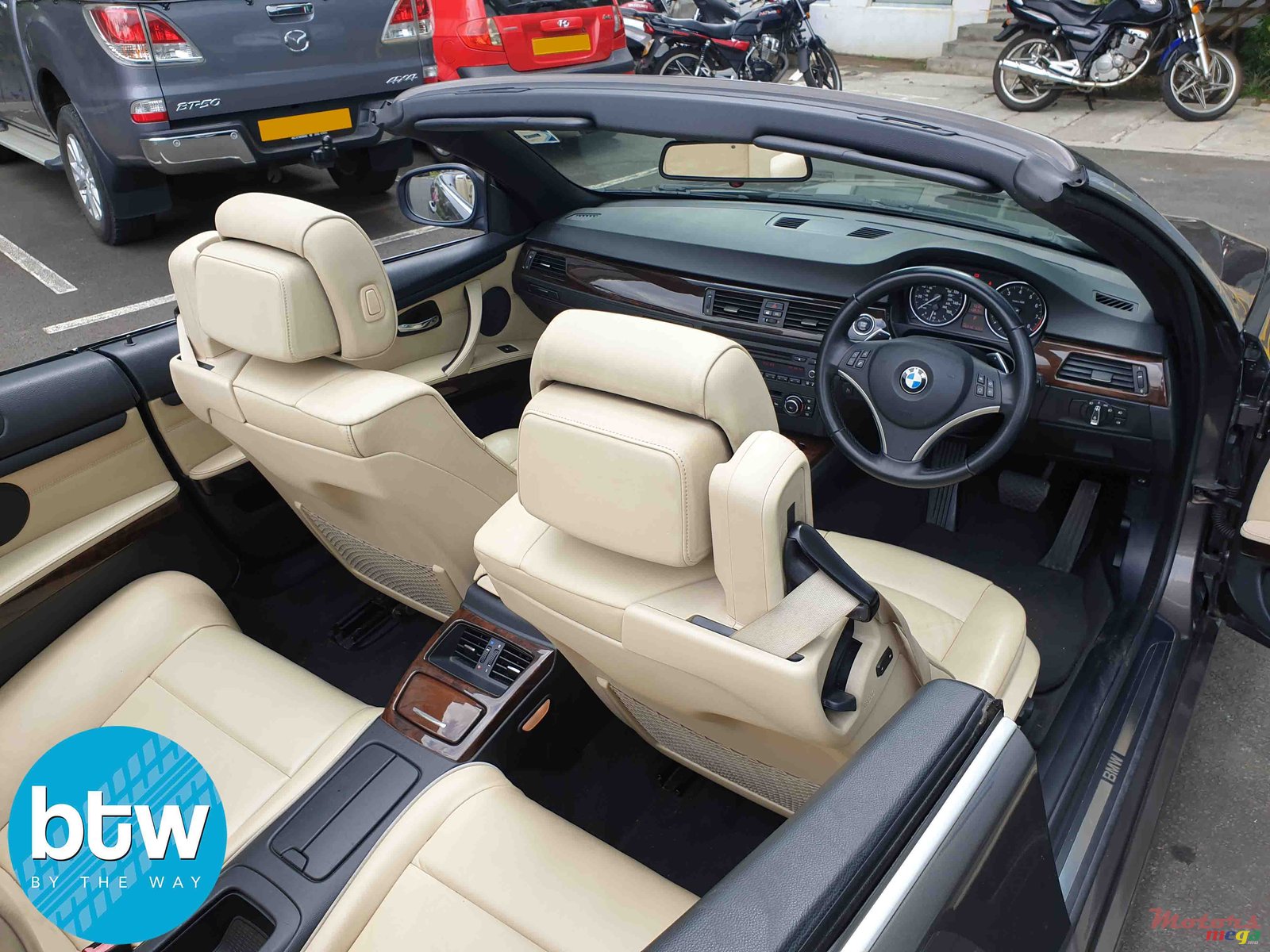 2010' BMW 3 Series Convertible photo #4