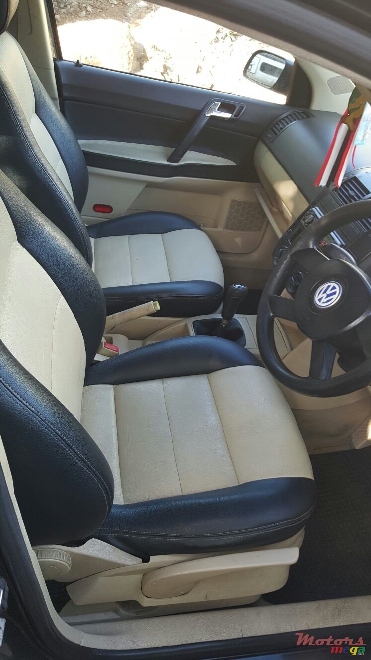 2002' Volkswagen Polo photo #2