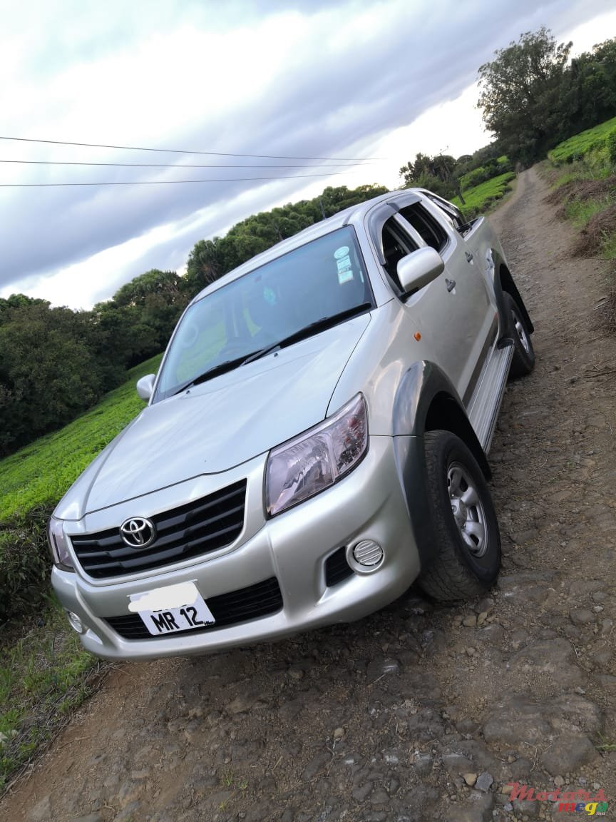 2012' Toyota Hilux 2.5 Turbo photo #1