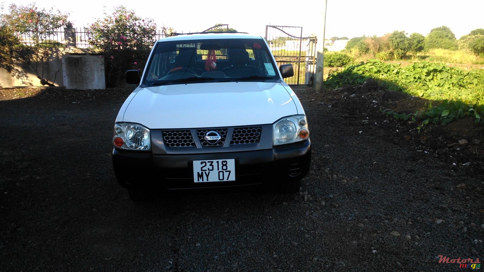 2007' Nissan Navara 2x4 Japan photo #4