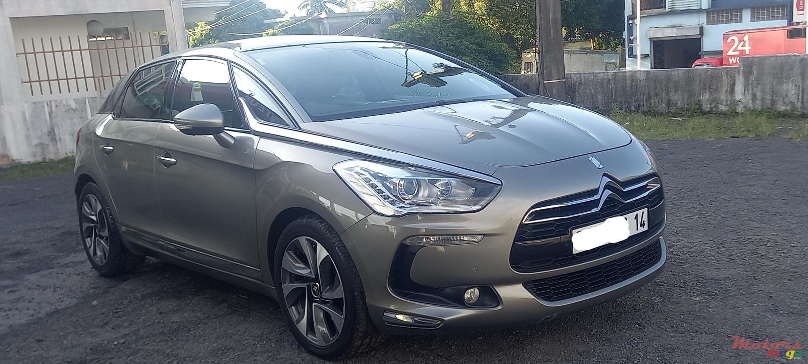 2014' Citroen DS5 photo #2