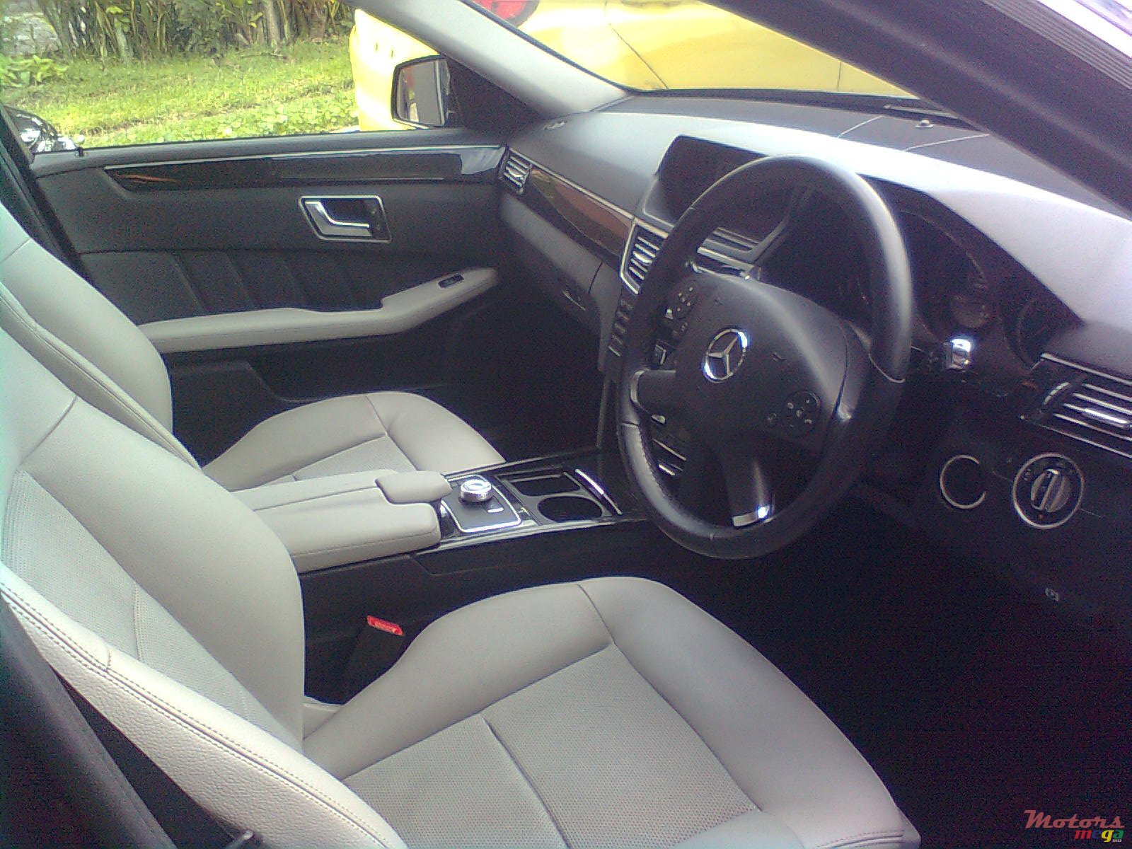 2012' Mercedes-Benz E-Class E250  photo #2