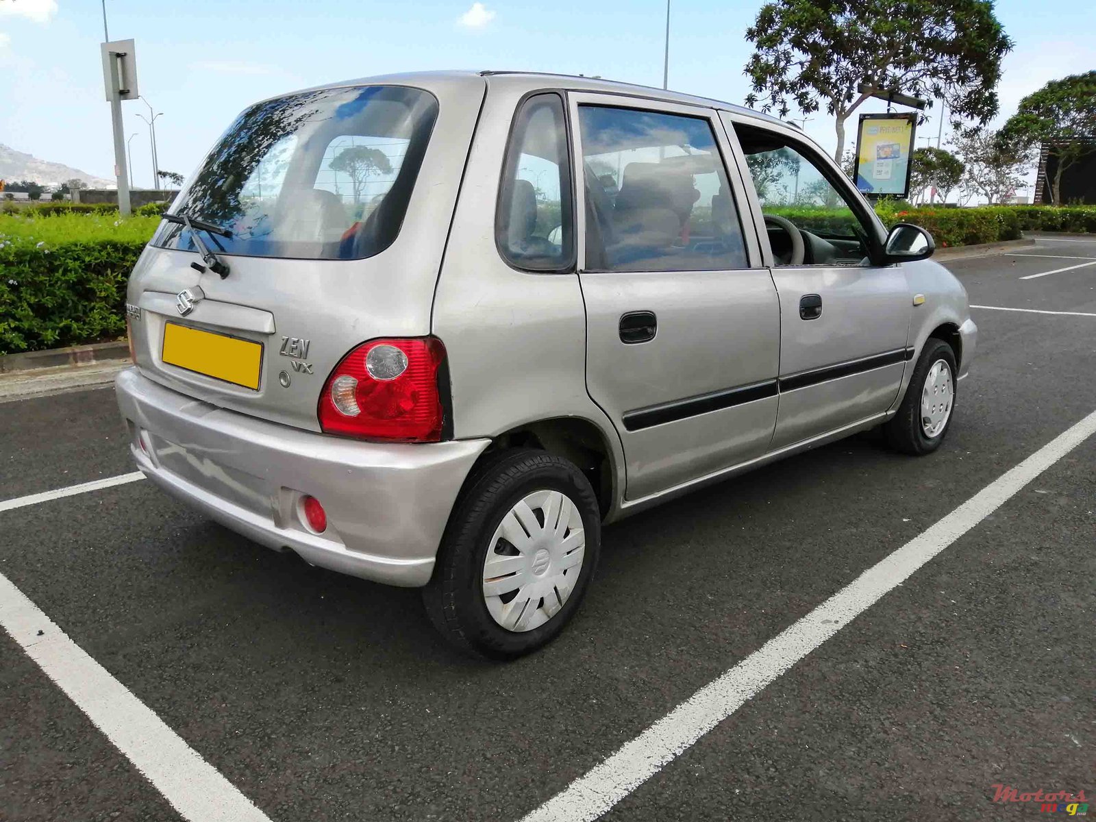 2005' Suzuki Alto photo #3