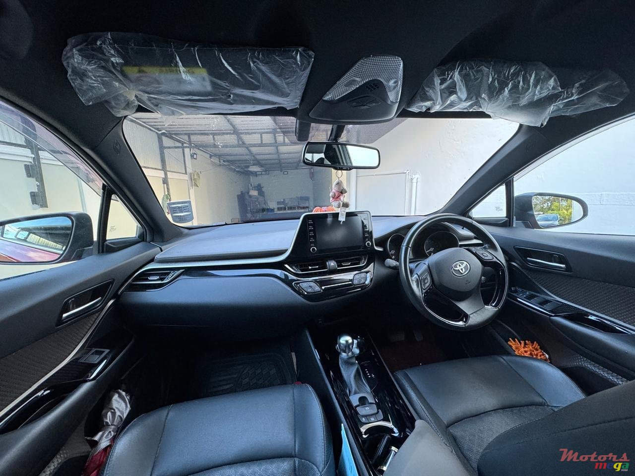 2020' Toyota C-HR photo #5