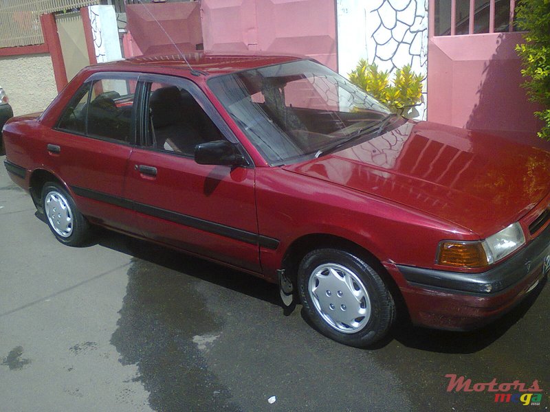 1992' Mazda 323 photo #3