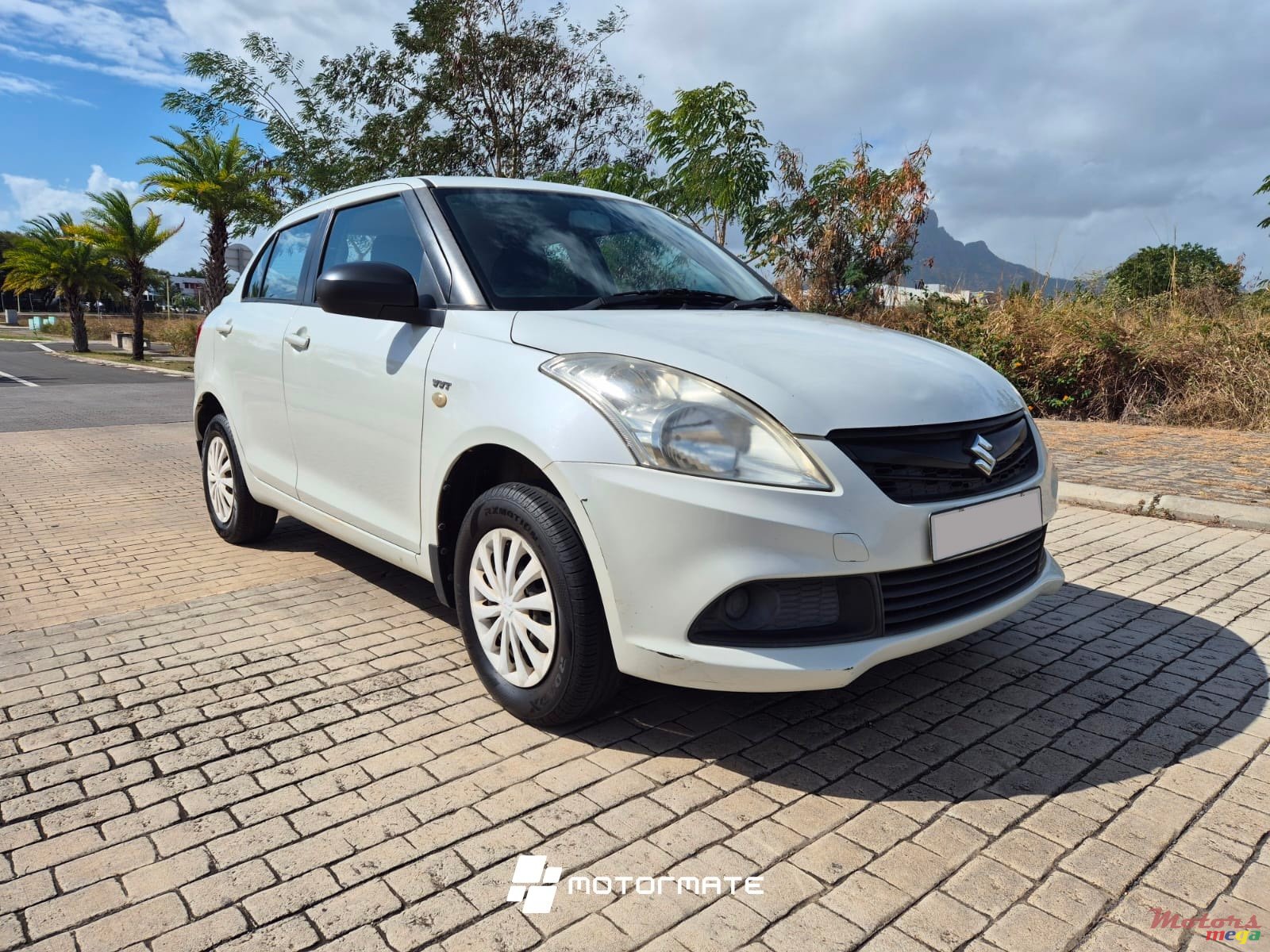2016' Suzuki Swift DZIRE photo #1