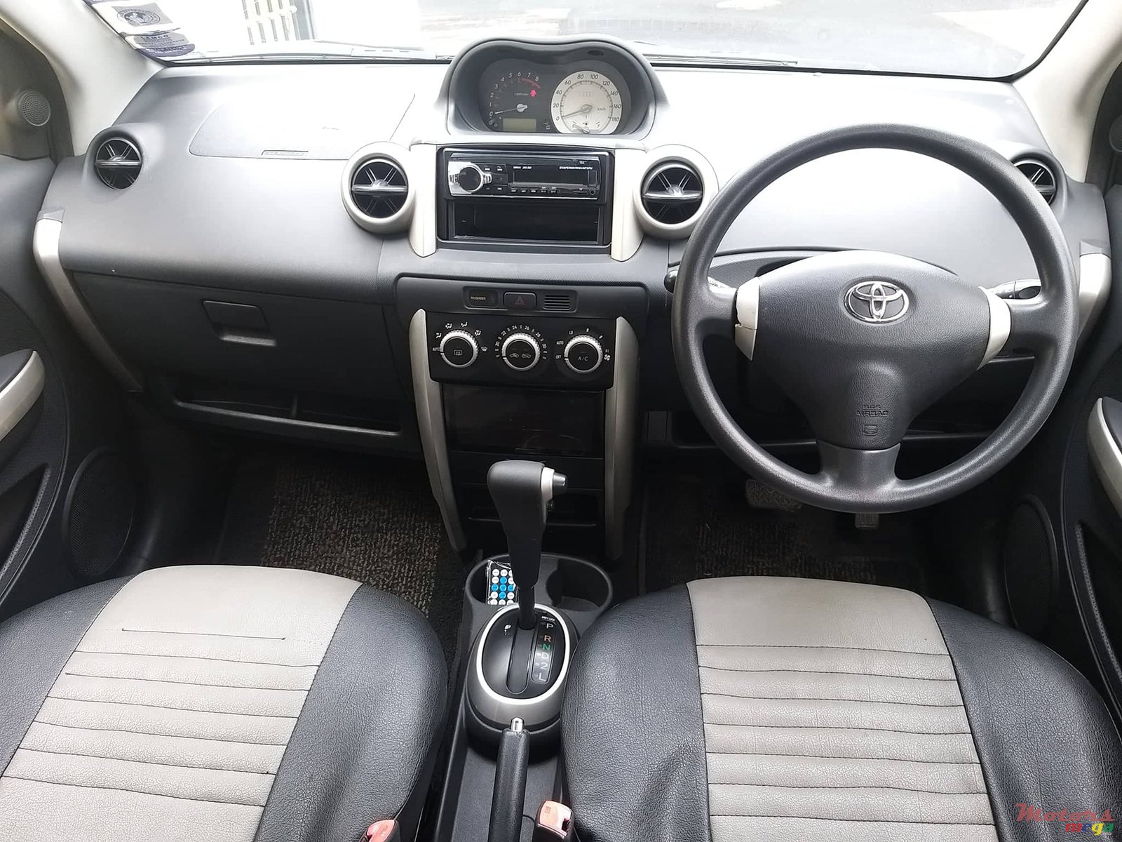 2003' Toyota Vitz IST photo #7