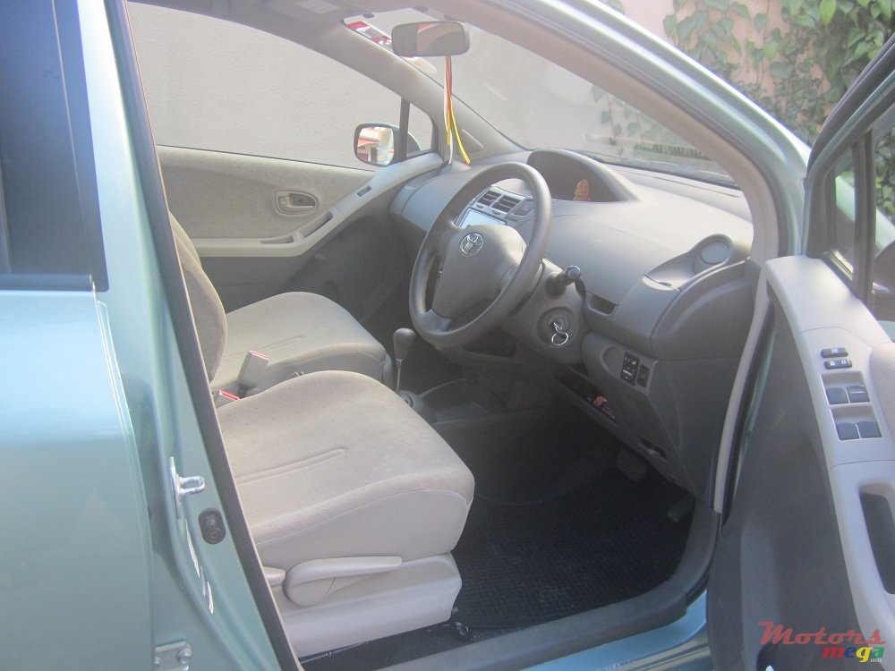 2010' Toyota Vitz photo #4