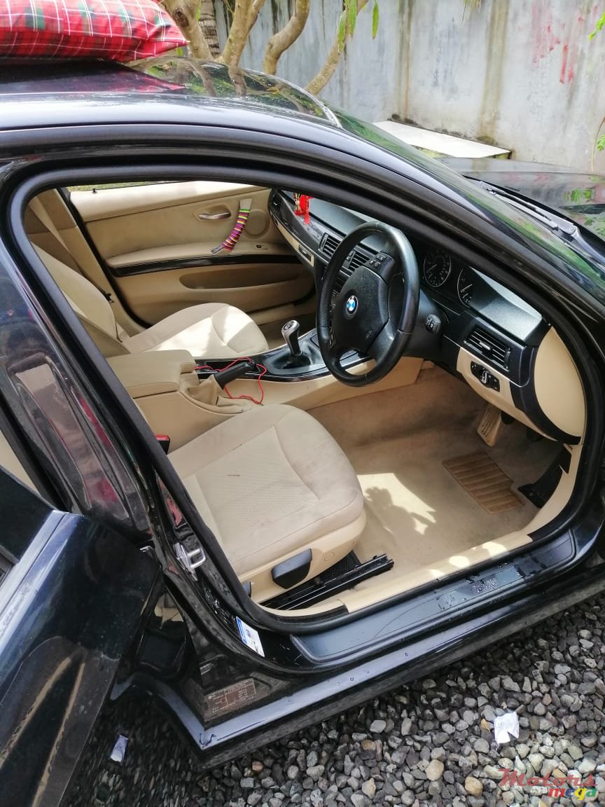 2009' BMW 3 Series photo #2