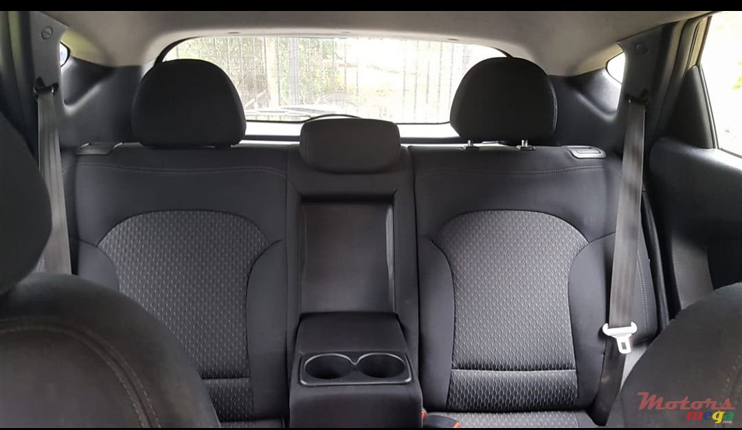 2011' Hyundai ix35 photo #7