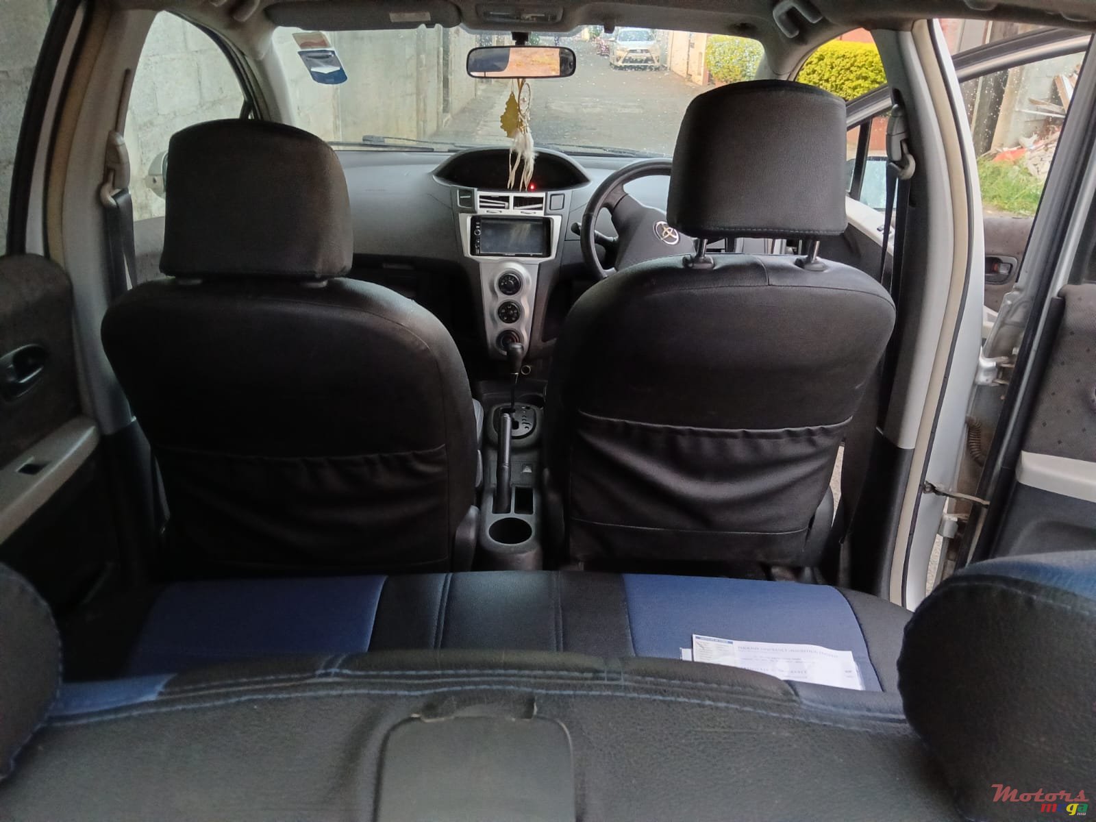 2007' Toyota Vitz photo #2