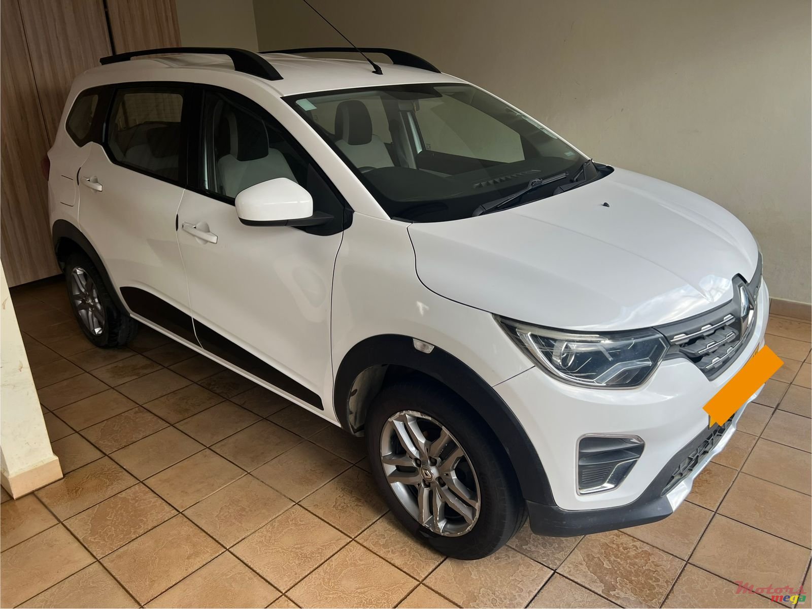 2021' Renault Triber photo #2