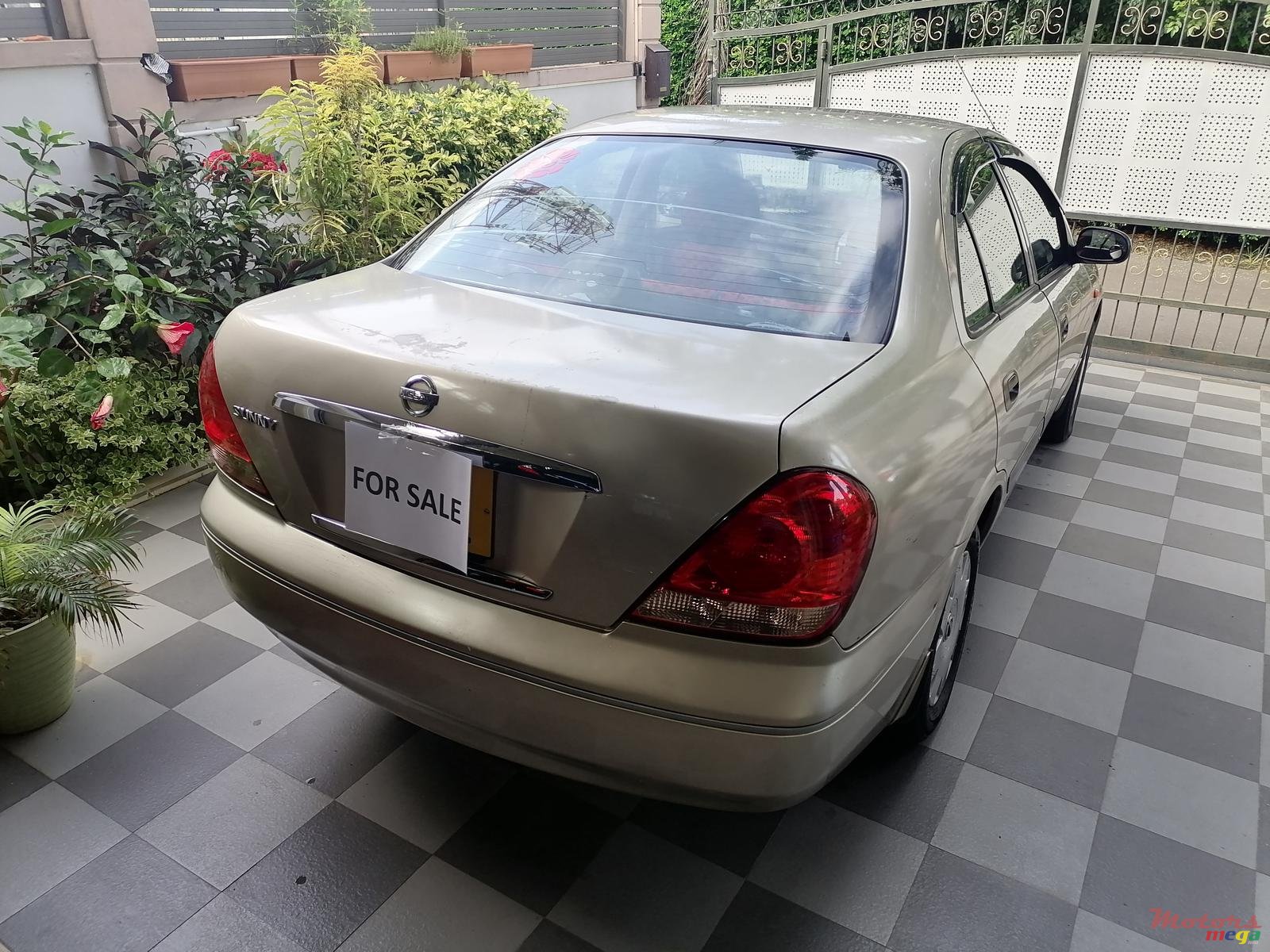 2004' Nissan Sunny photo #3