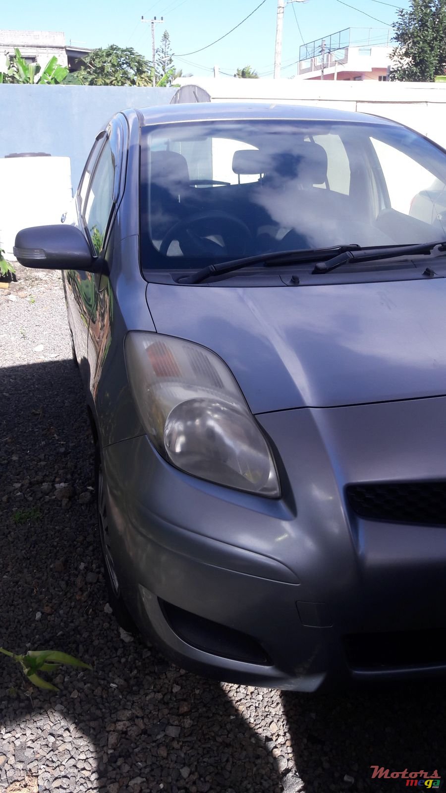 2009' Toyota Vitz photo #1